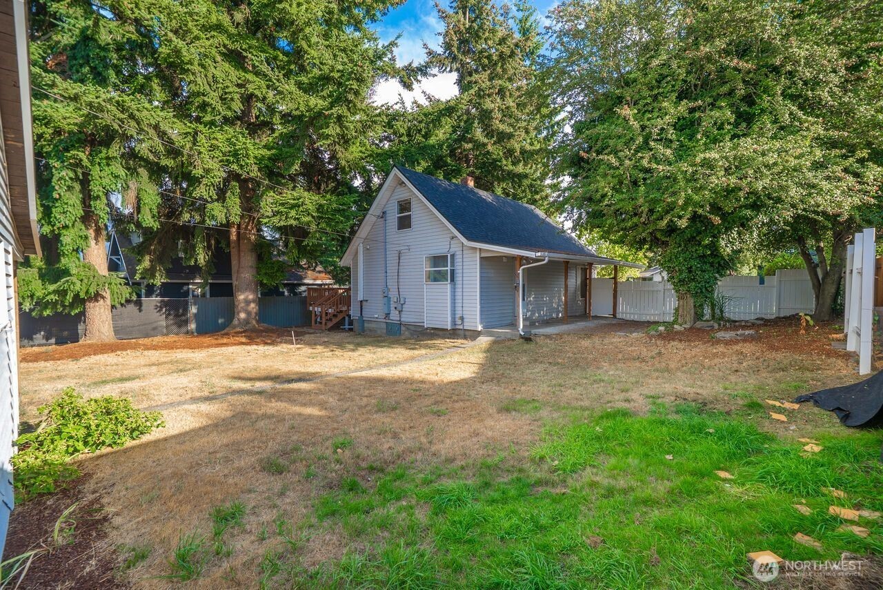 821 E 60th Street Property Photo 3