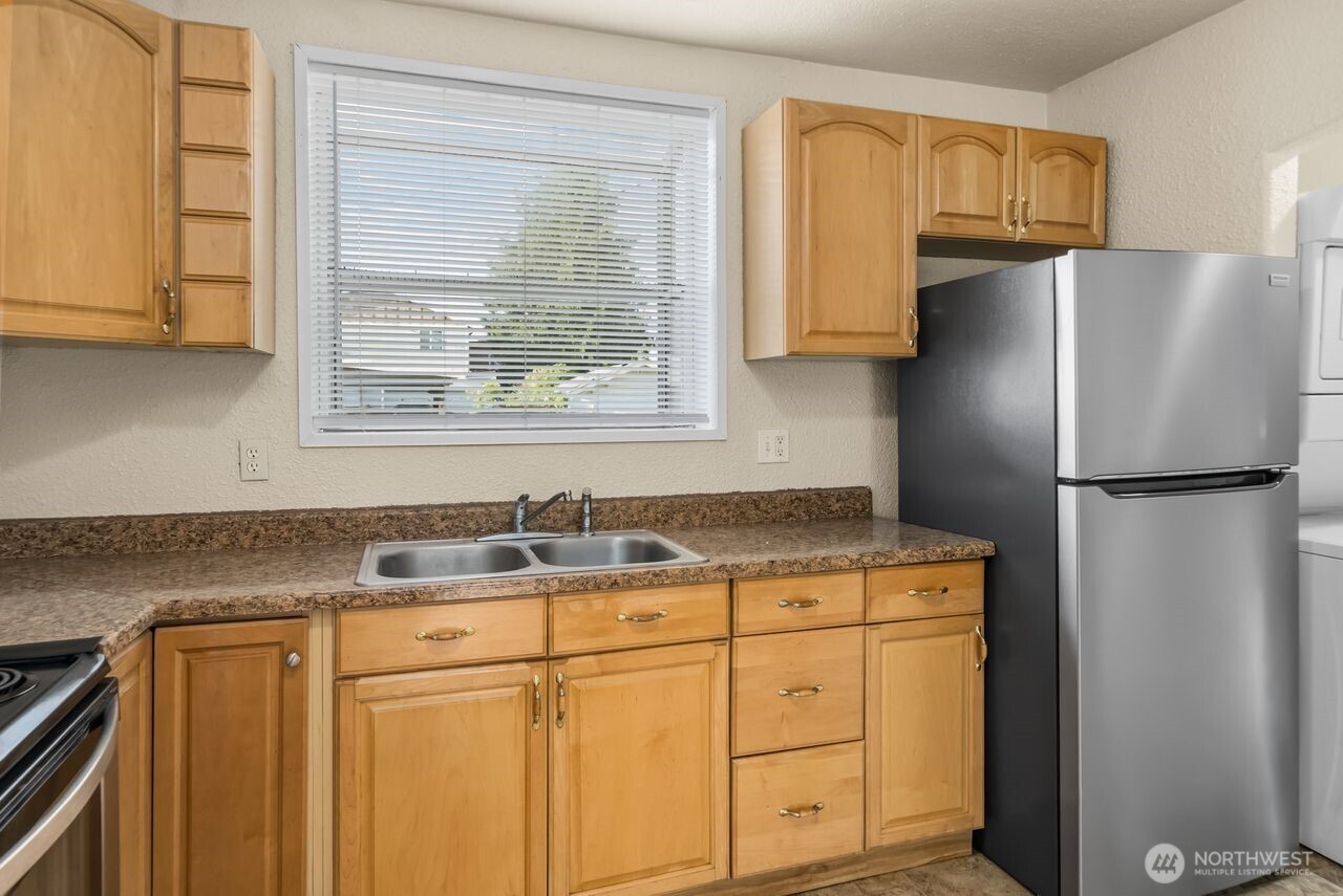 821 E 60th Street Property Photo 17