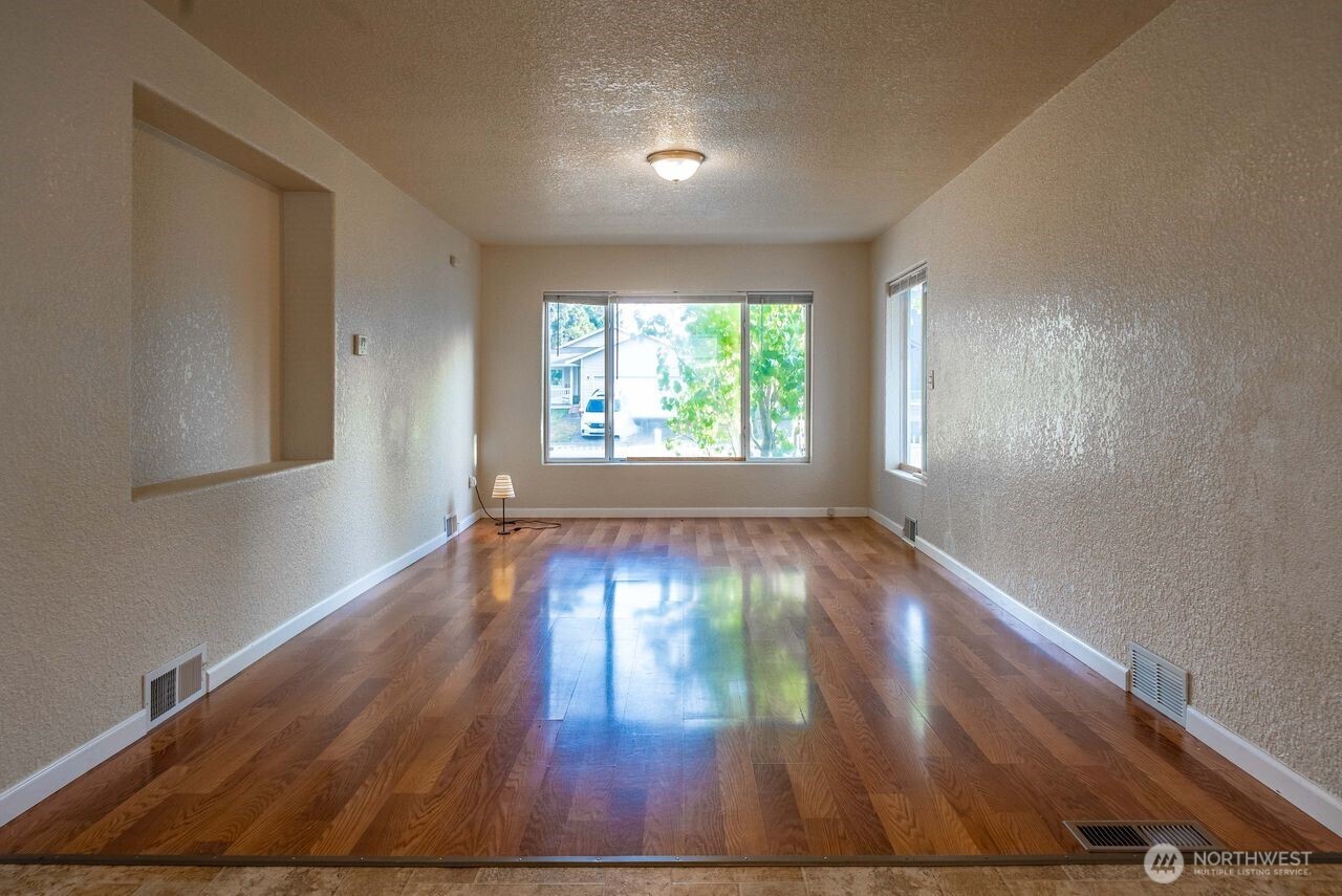 821 E 60th Street Property Photo 18