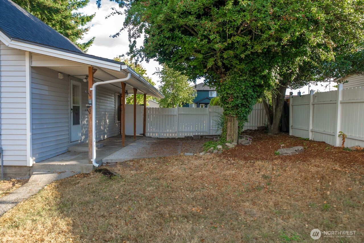 821 E 60th Street Property Photo 27