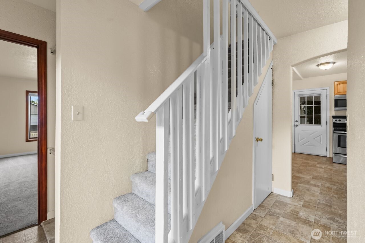 821 E 60th Street Property Photo 35