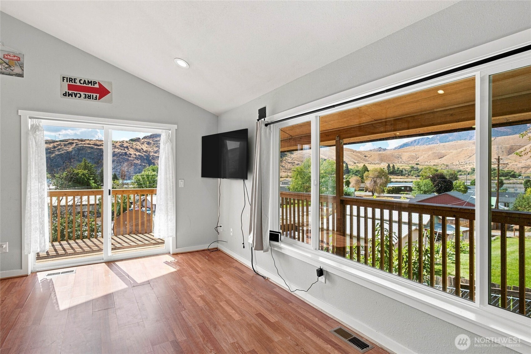 505 Beach Street Property Photo 6