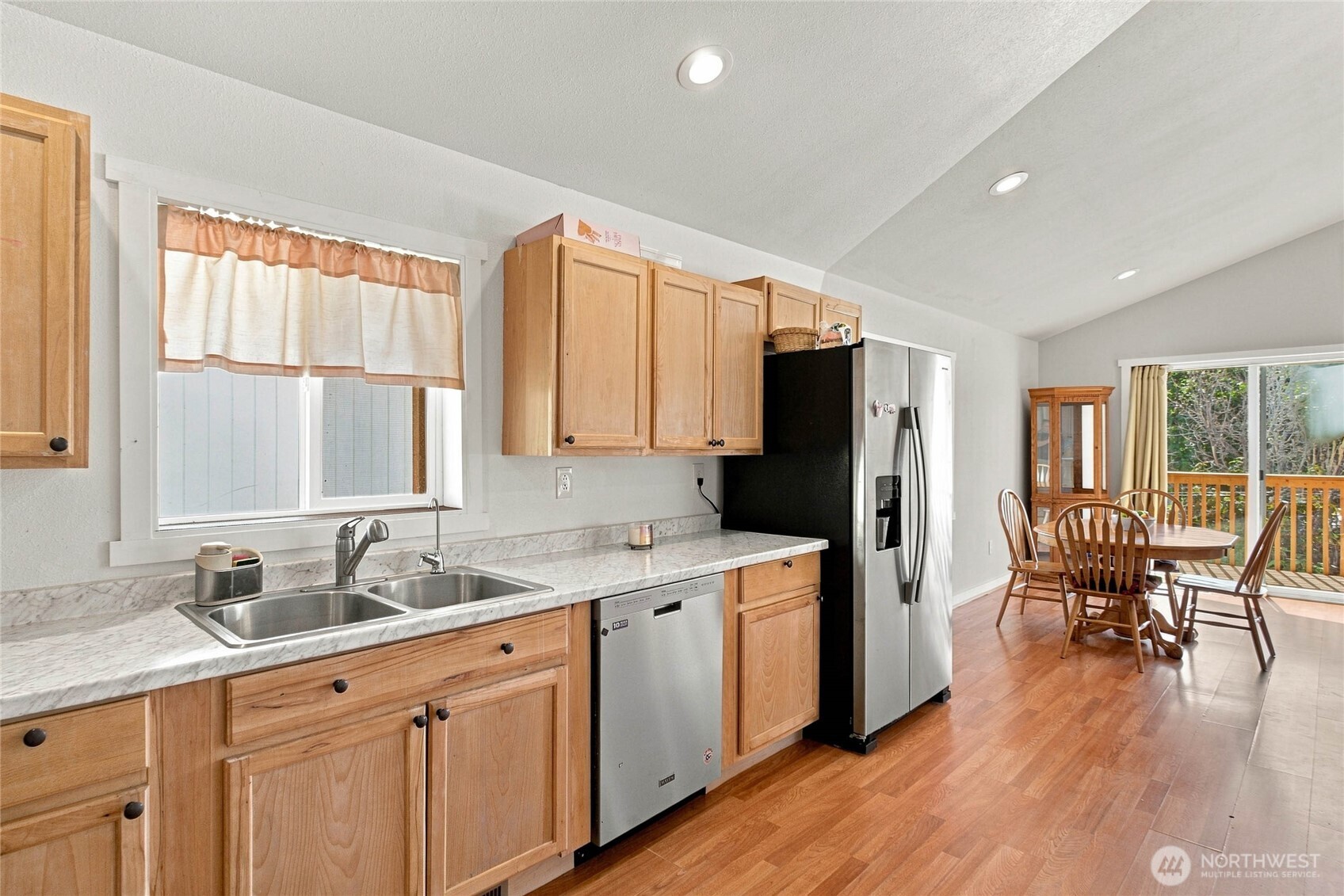 505 Beach Street Property Photo 9