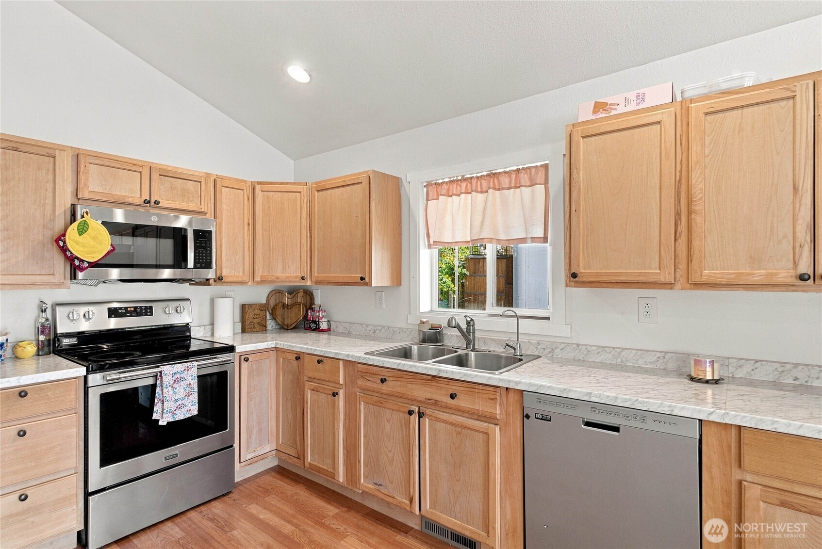 505 Beach Street Property Photo 10