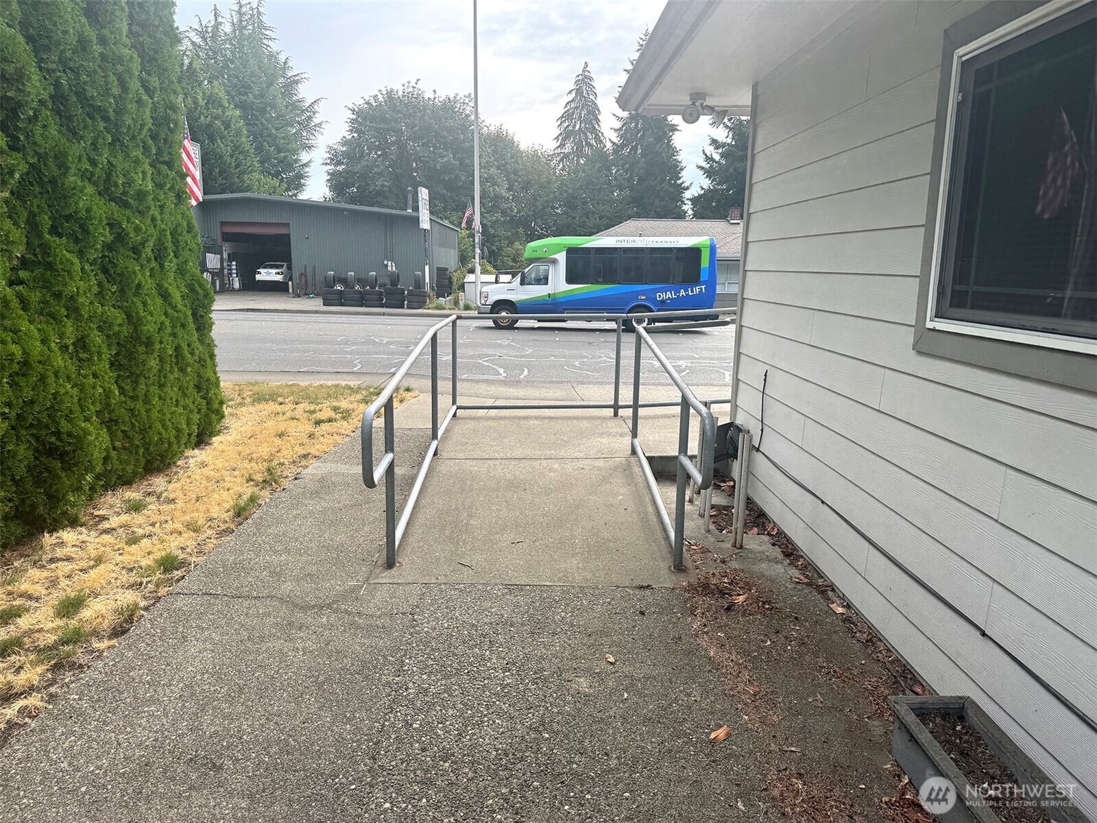 1307 College Street Property Photo 4