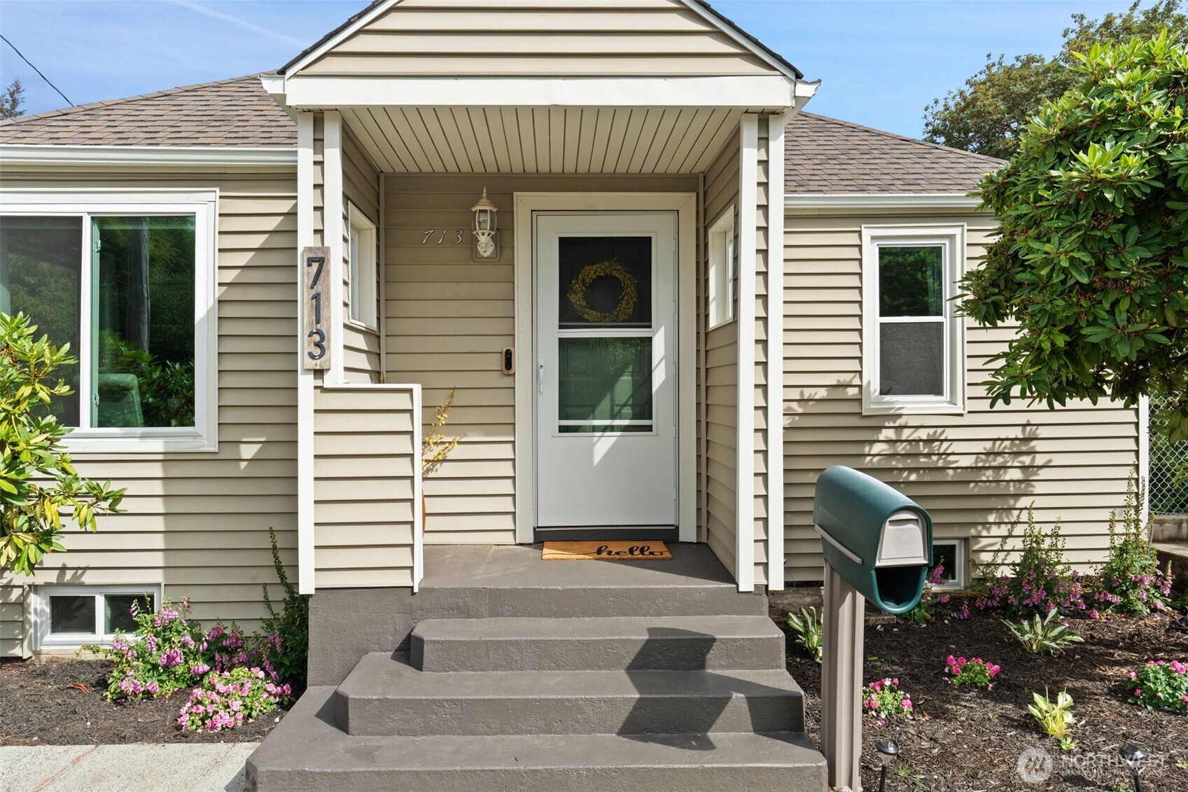 713 Hull Avenue Property Photo 6