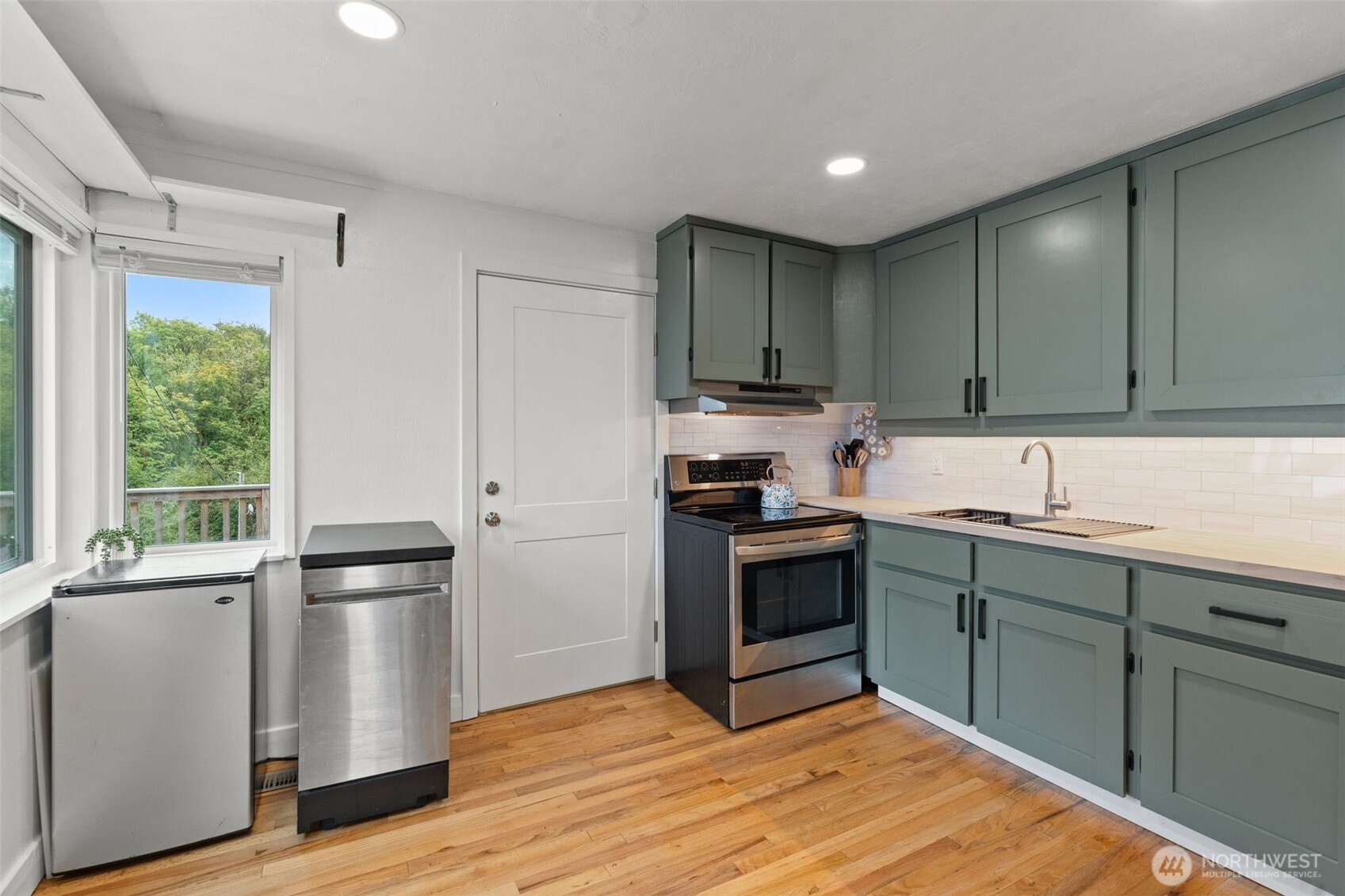 713 Hull Avenue Property Photo 14