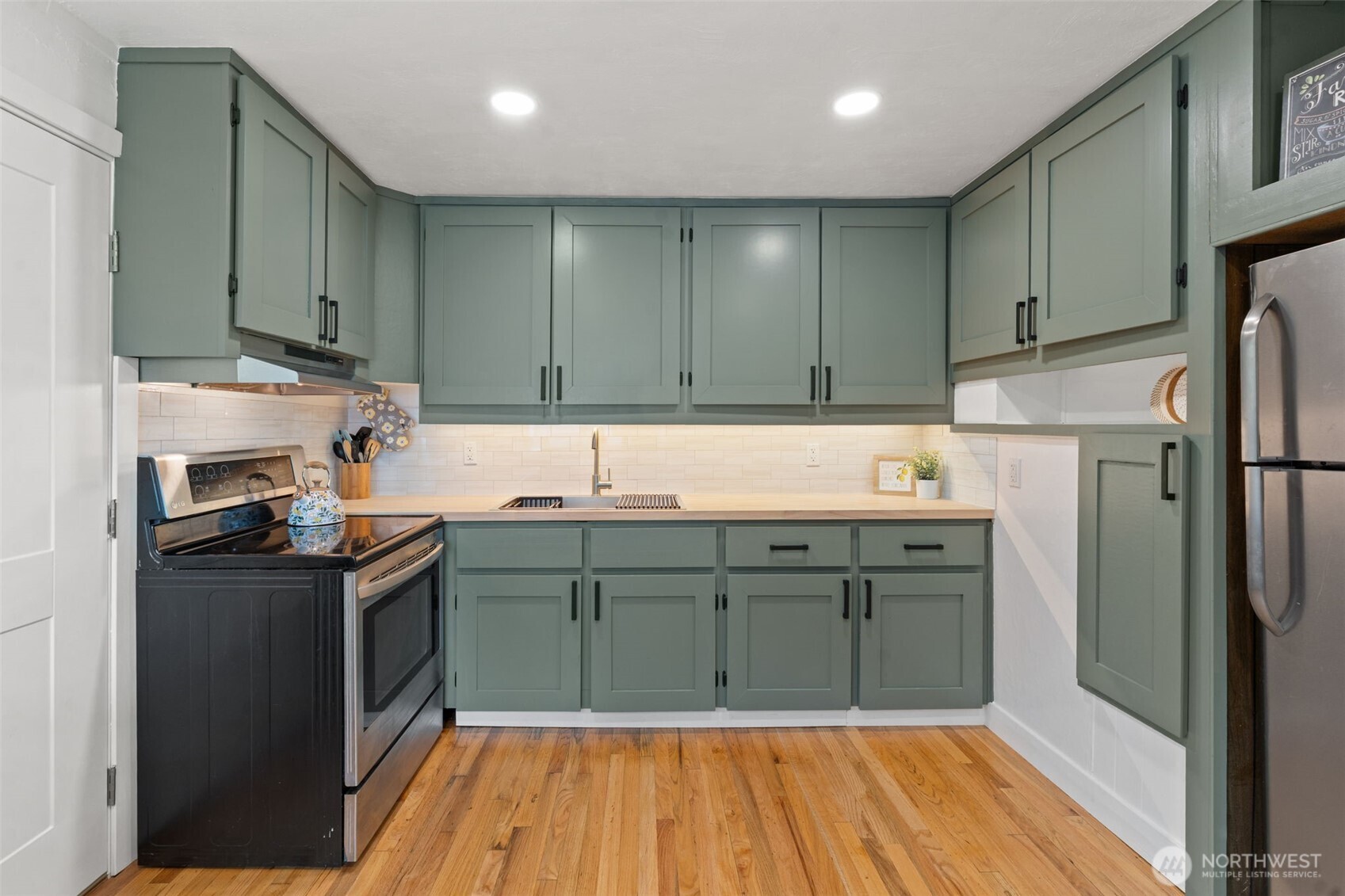 713 Hull Avenue Property Photo 16