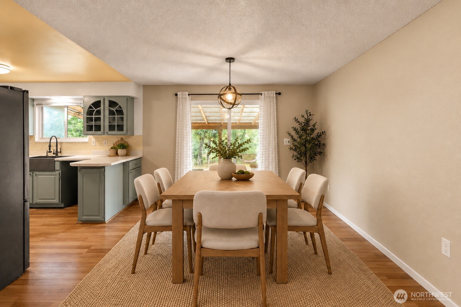 731 7th Street Property Photo 4