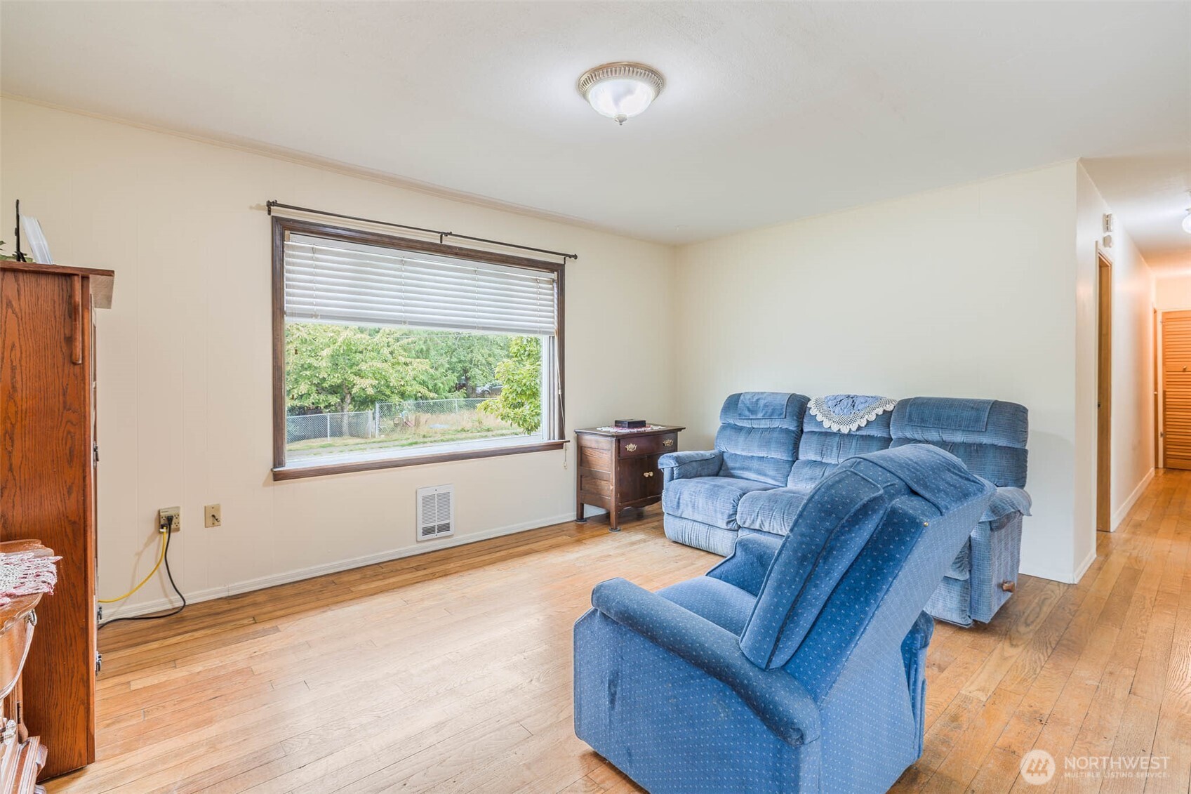 2703 Maple Street Property Photo 4