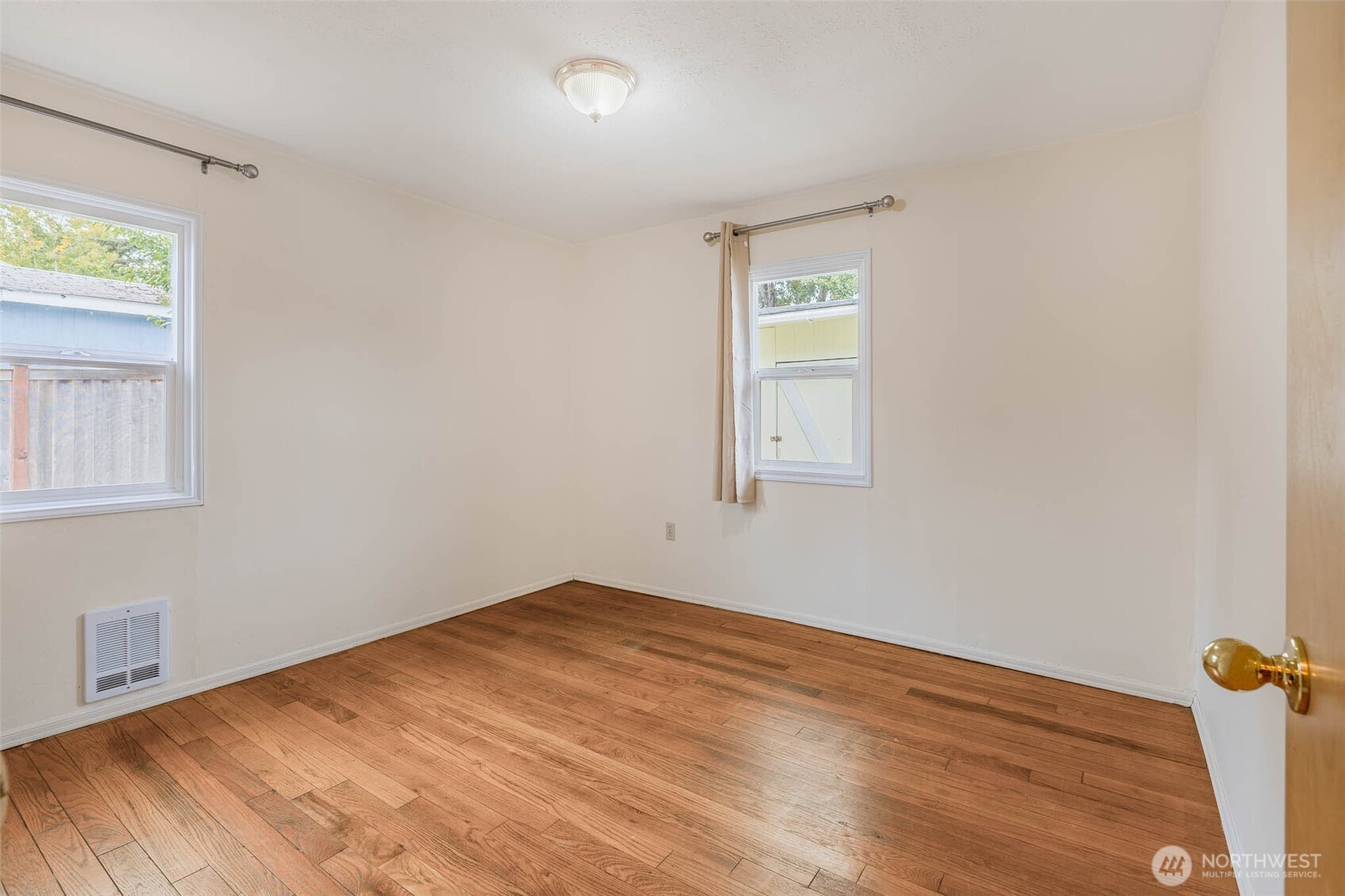 2703 Maple Street Property Photo 16
