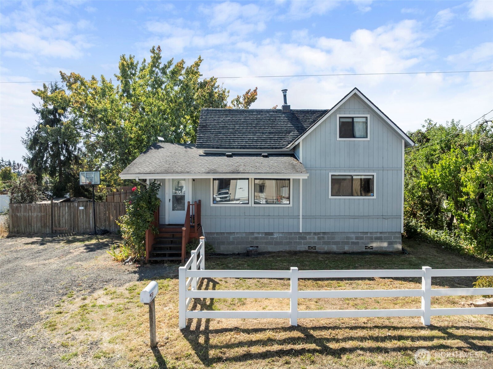 1261 Sw Elzina Street Property Photo 4