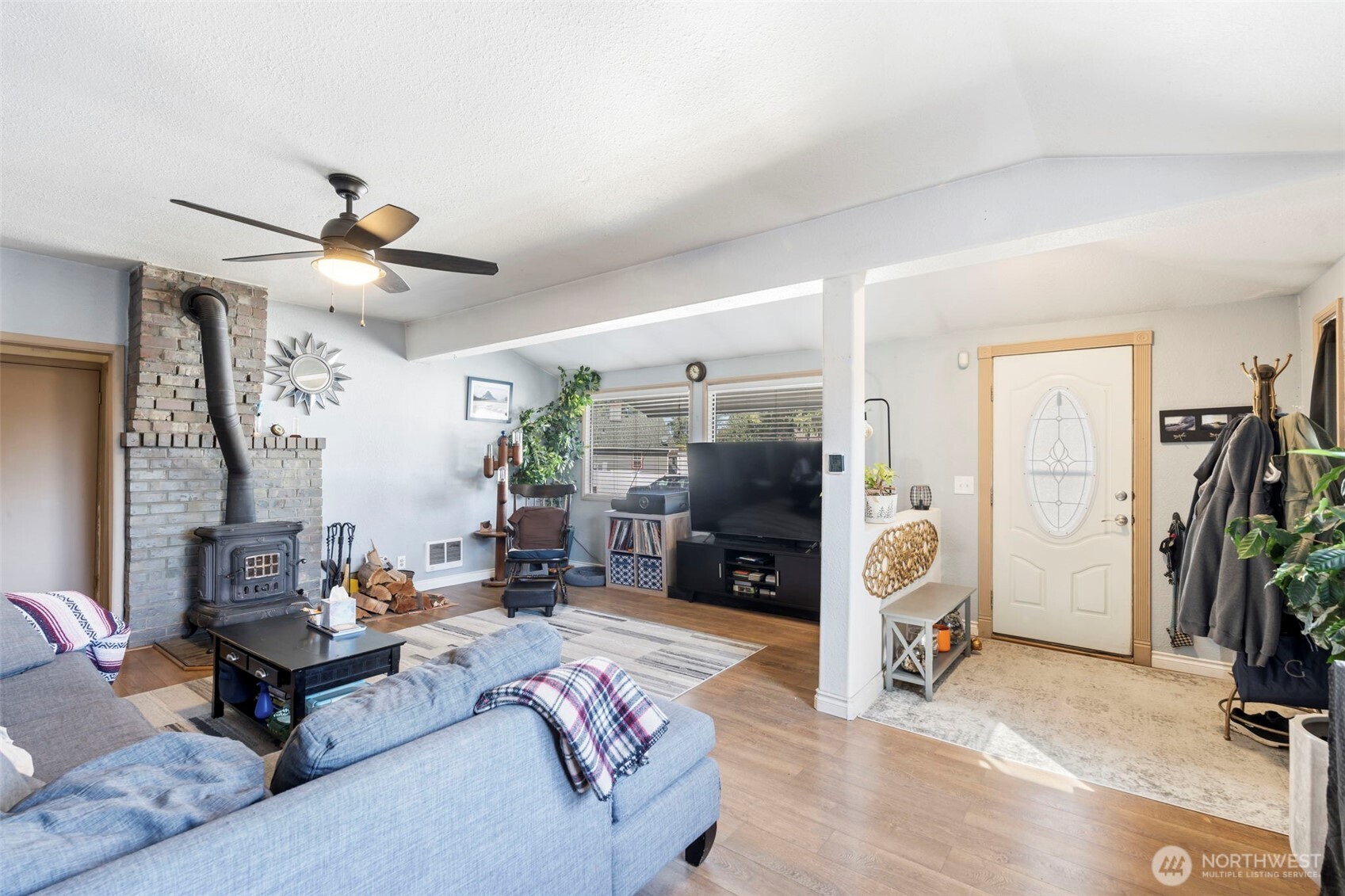 1261 Sw Elzina Street Property Photo 6