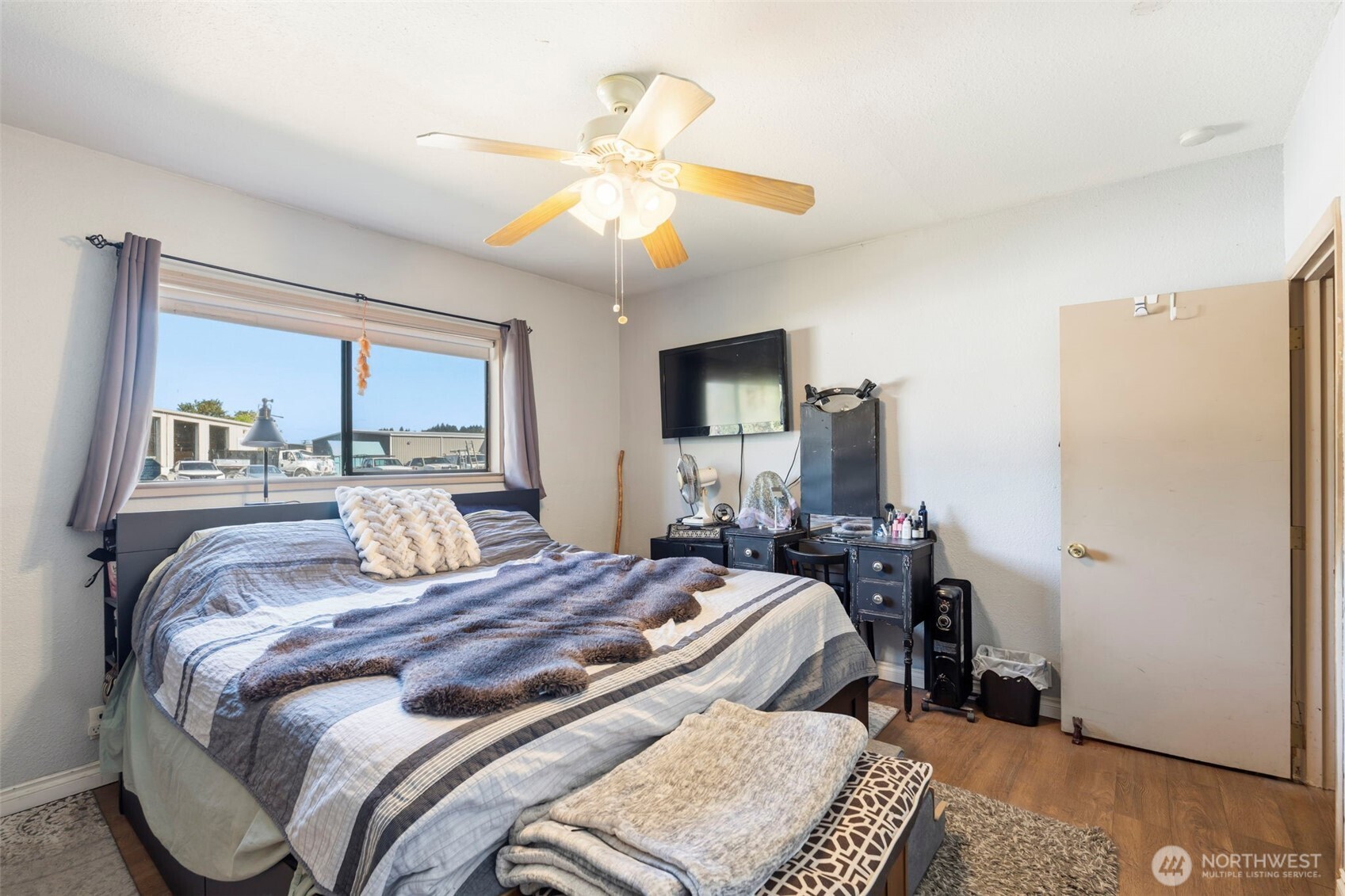 1261 Sw Elzina Street Property Photo 18