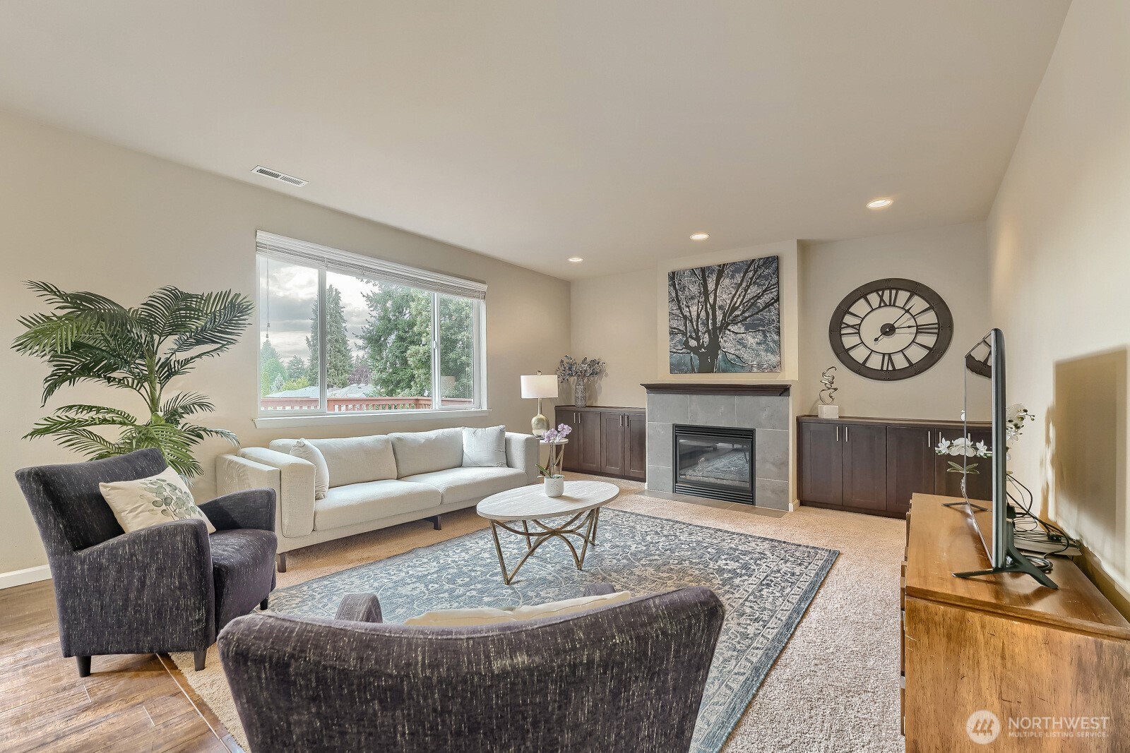 537 Ne Queen Avenue Property Photo 3