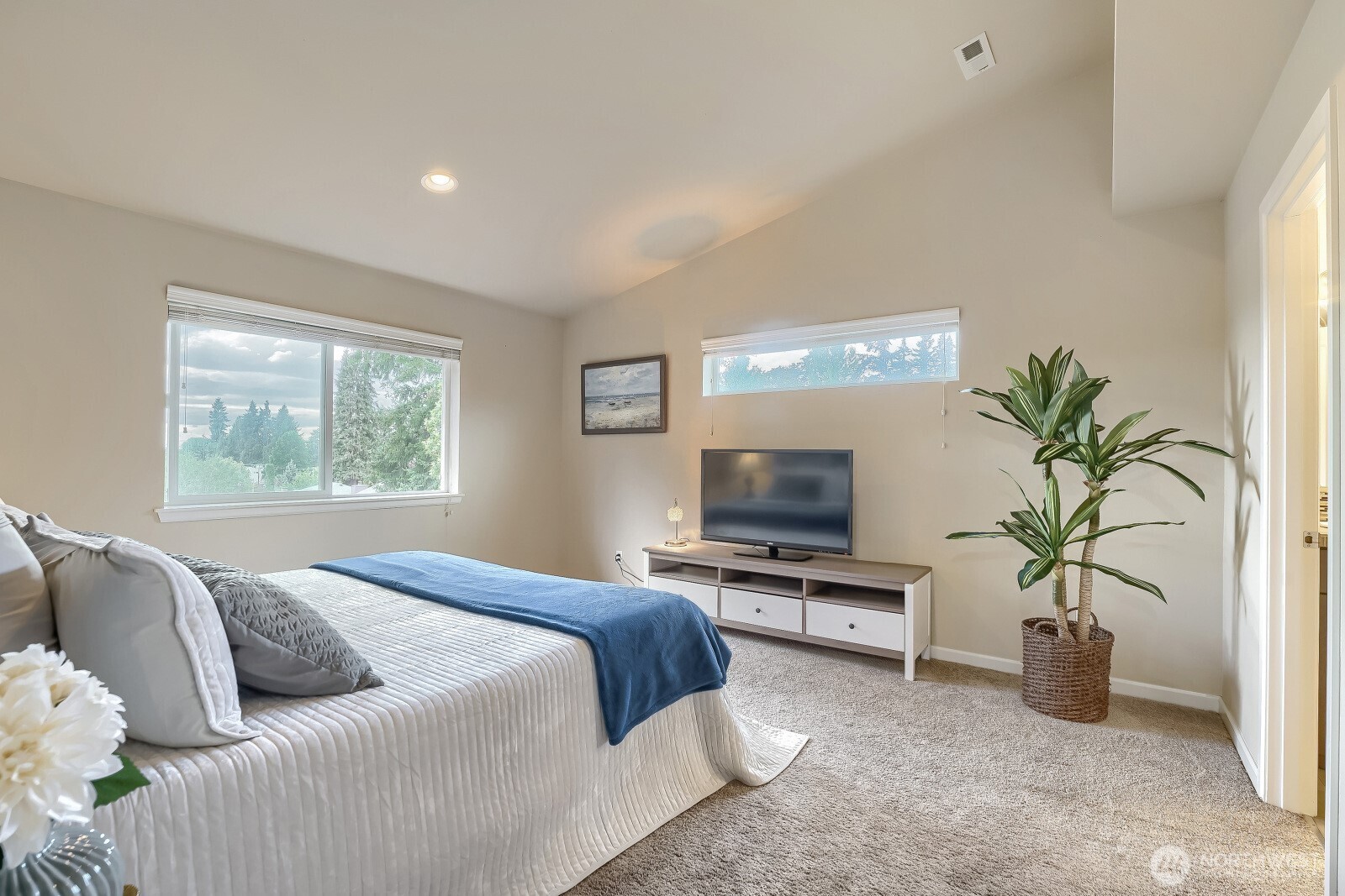 537 Ne Queen Avenue Property Photo 10