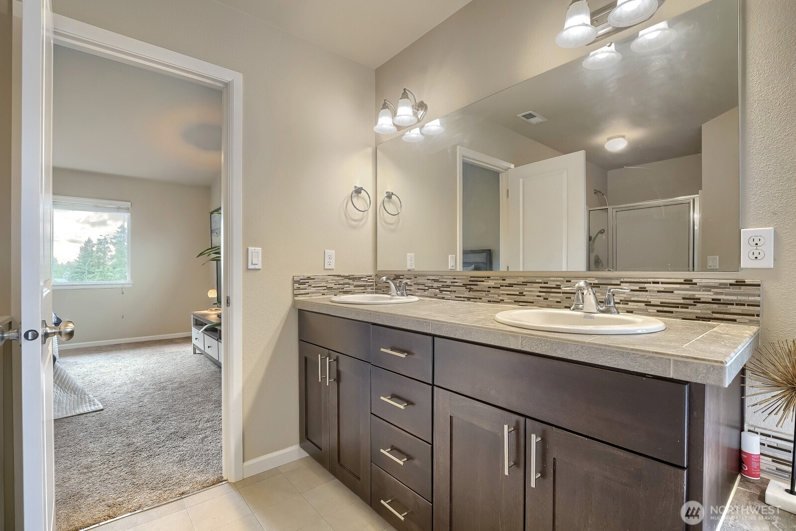 537 Ne Queen Avenue Property Photo 12