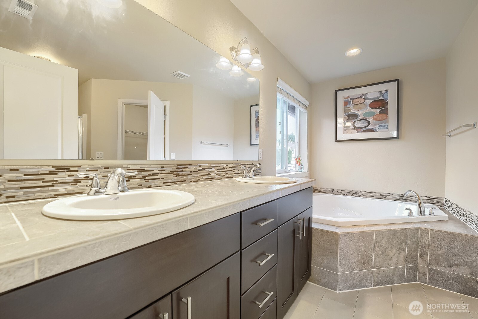 537 Ne Queen Avenue Property Photo 13