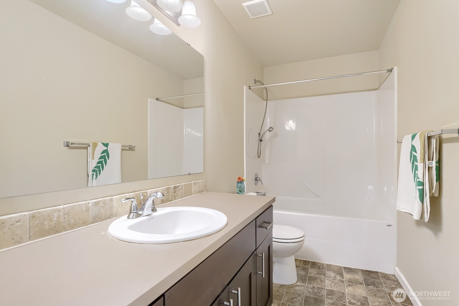 537 Ne Queen Avenue Property Photo 18