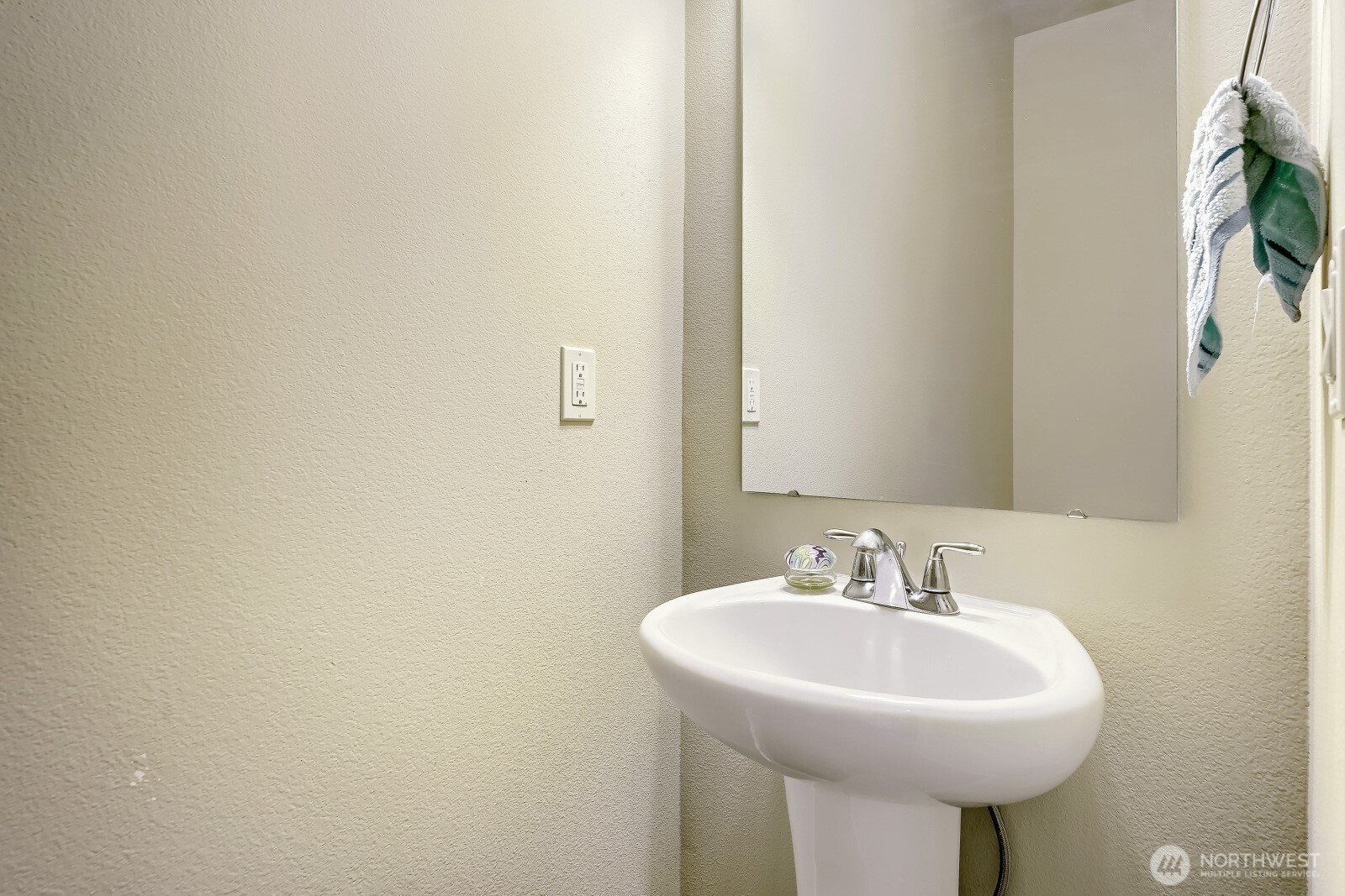 537 Ne Queen Avenue Property Photo 20