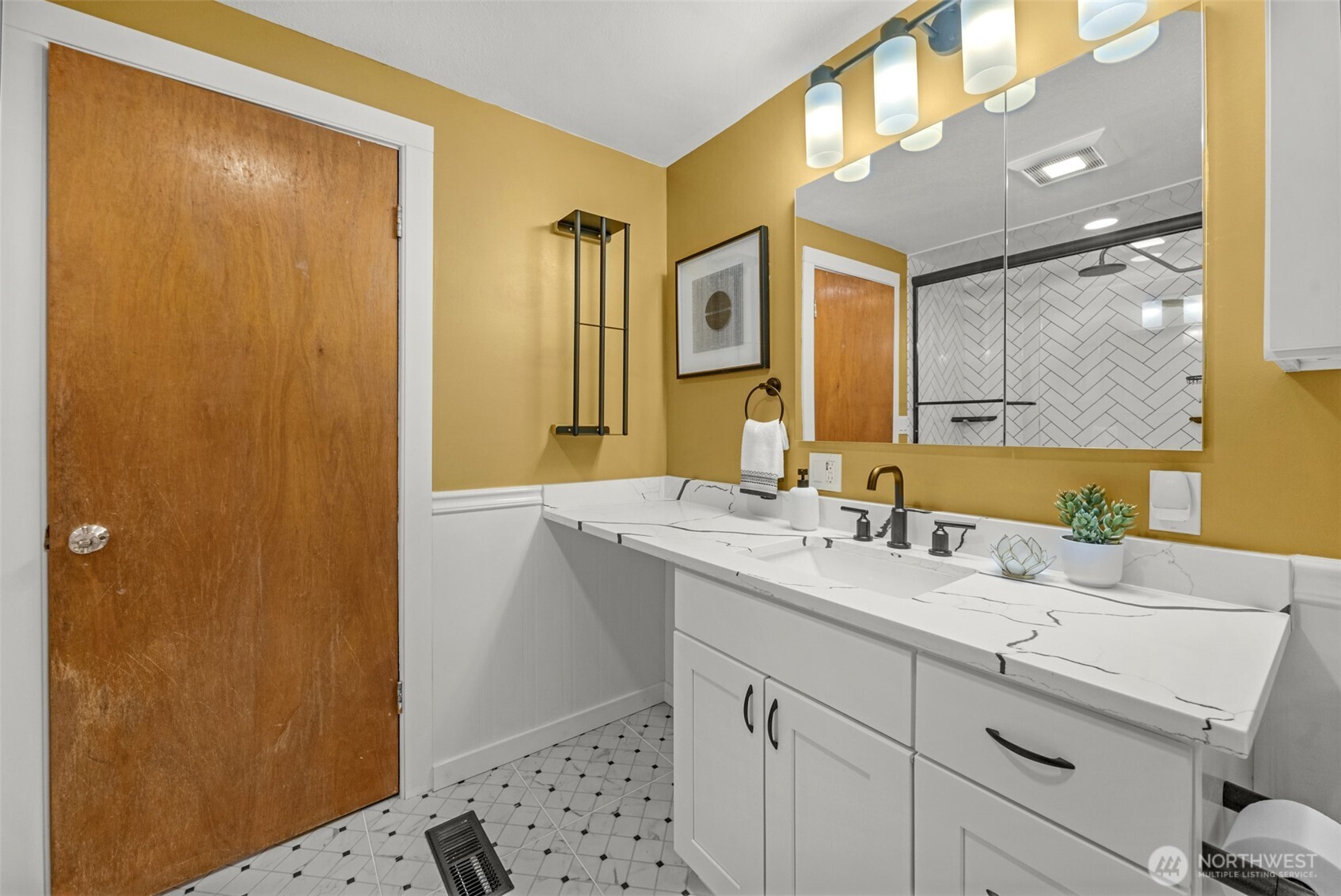 24217 4th Place Property Photo 22