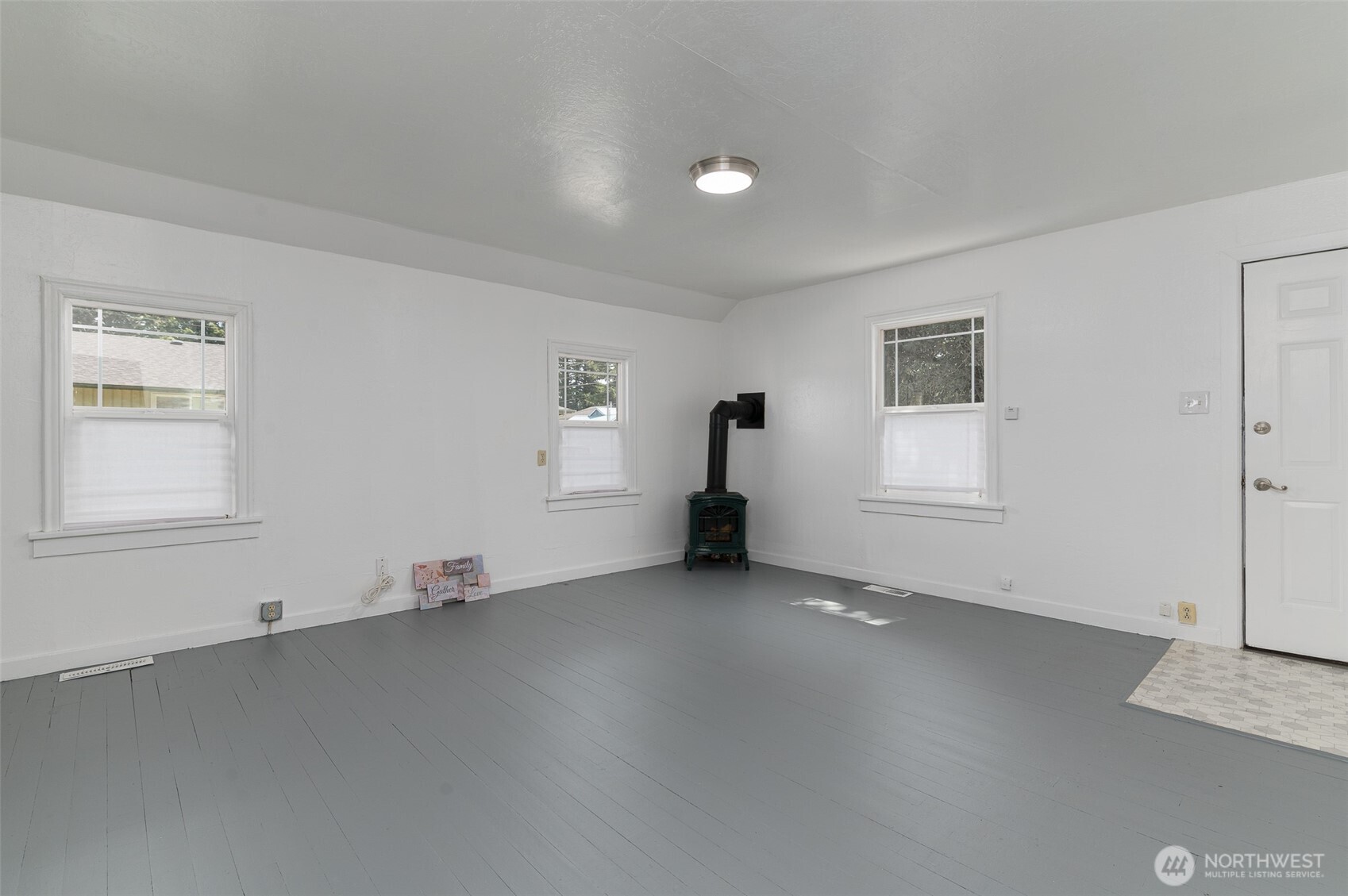 704 Roeder Street Property Photo 4