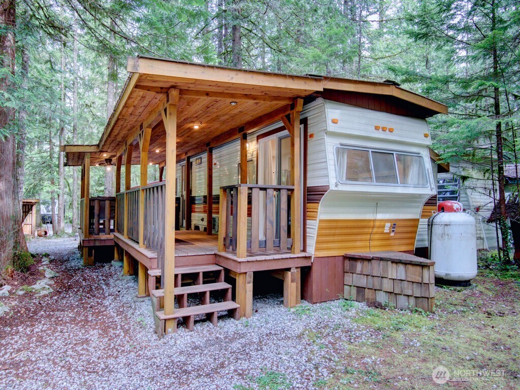 80 Sunset Circle Property Photo 1