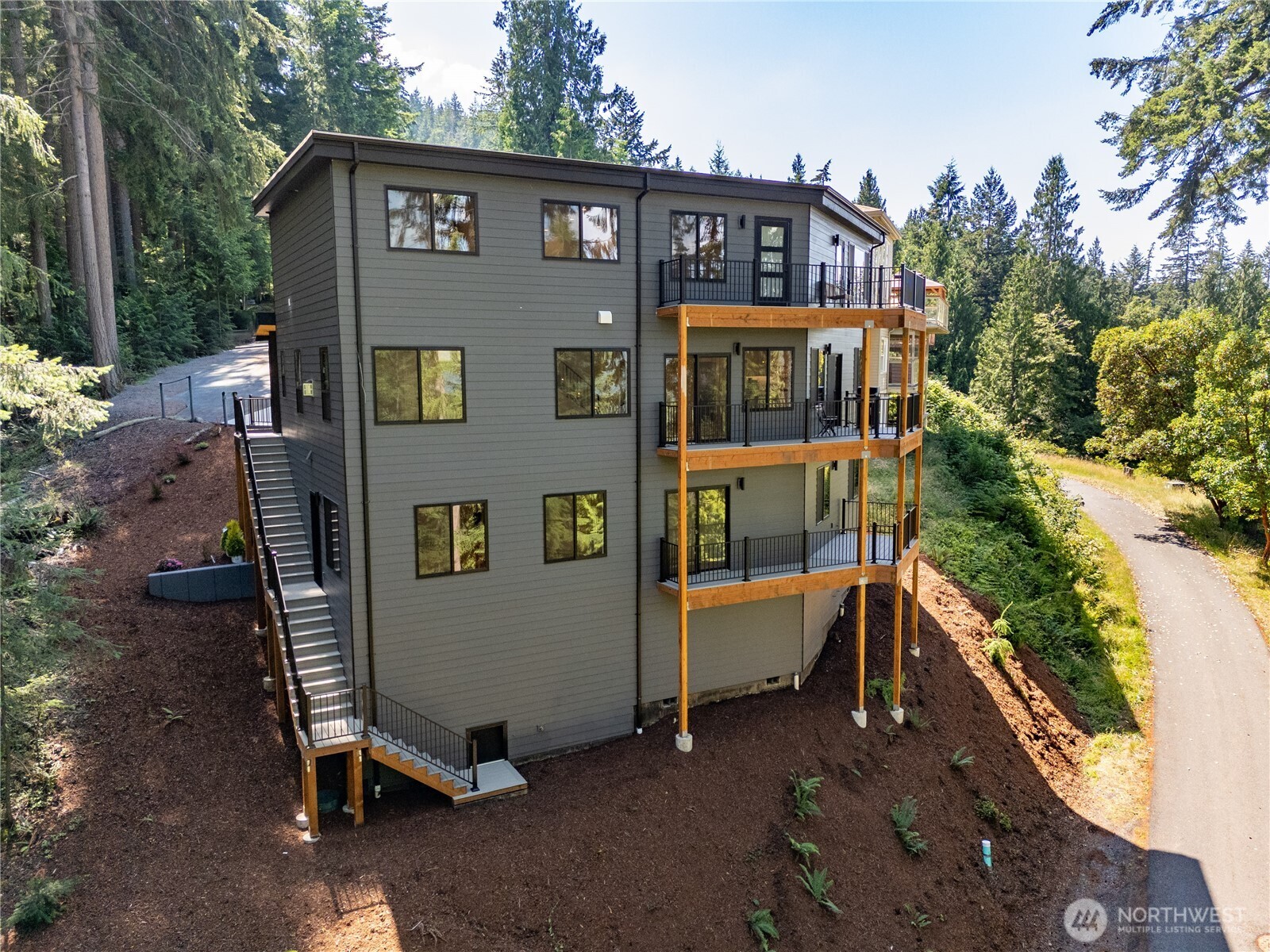 11 Oval Court Property Photo 3