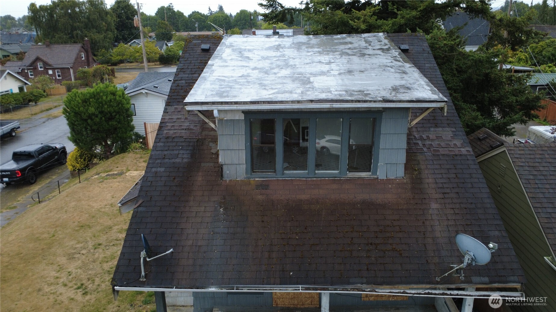 1703 Oakes Property Photo 3