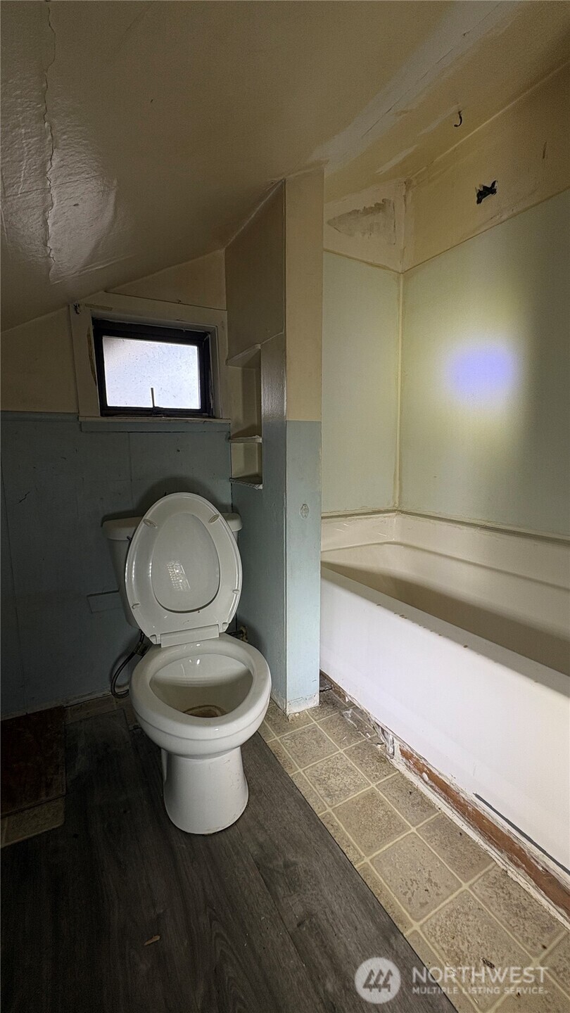 1703 Oakes Property Photo 11