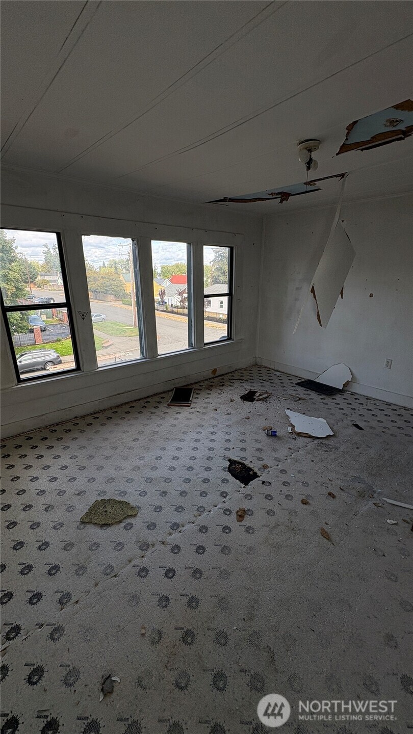 1703 Oakes Property Photo 14