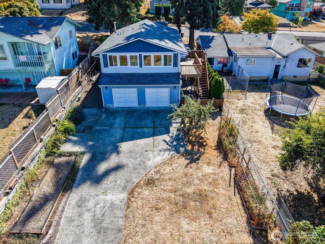 1127 E 6th Street Property Photo 8