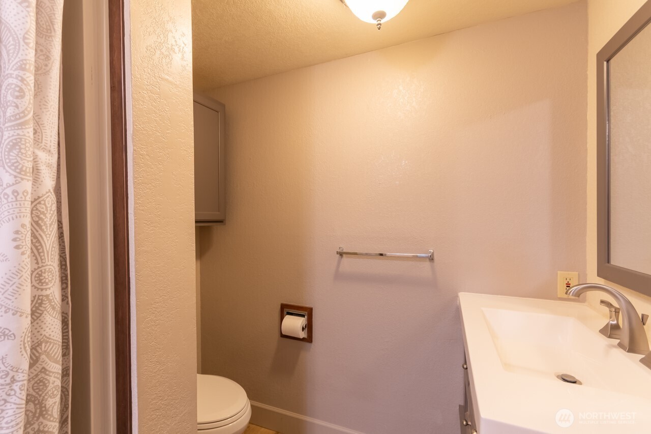 1127 E 6th Street Property Photo 19