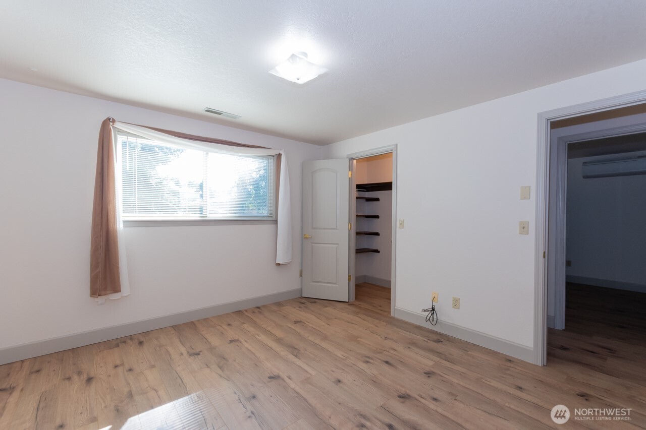 1127 E 6th Street Property Photo 21
