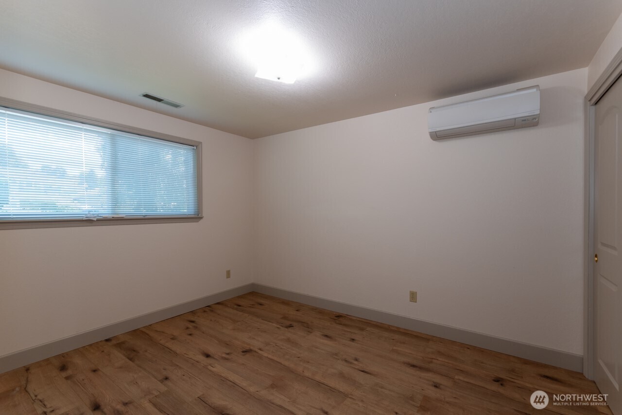 1127 E 6th Street Property Photo 23