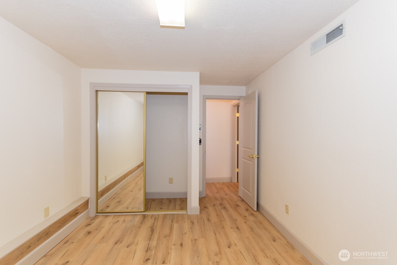 1127 E 6th Street Property Photo 24