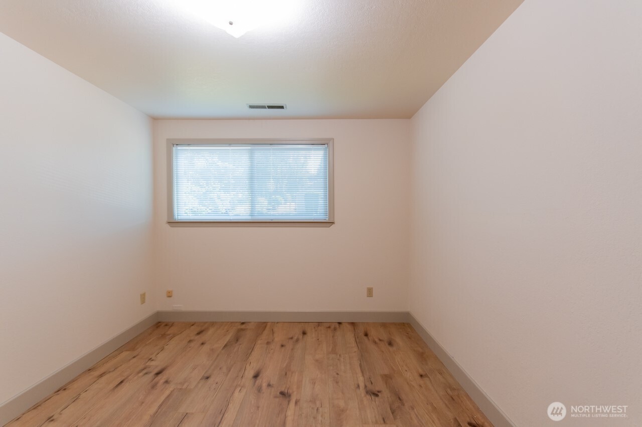 1127 E 6th Street Property Photo 26