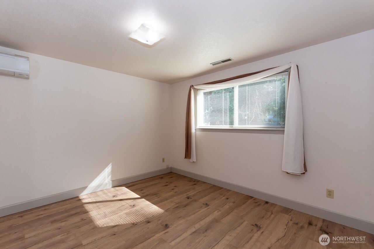 1127 E 6th Street Property Photo 27