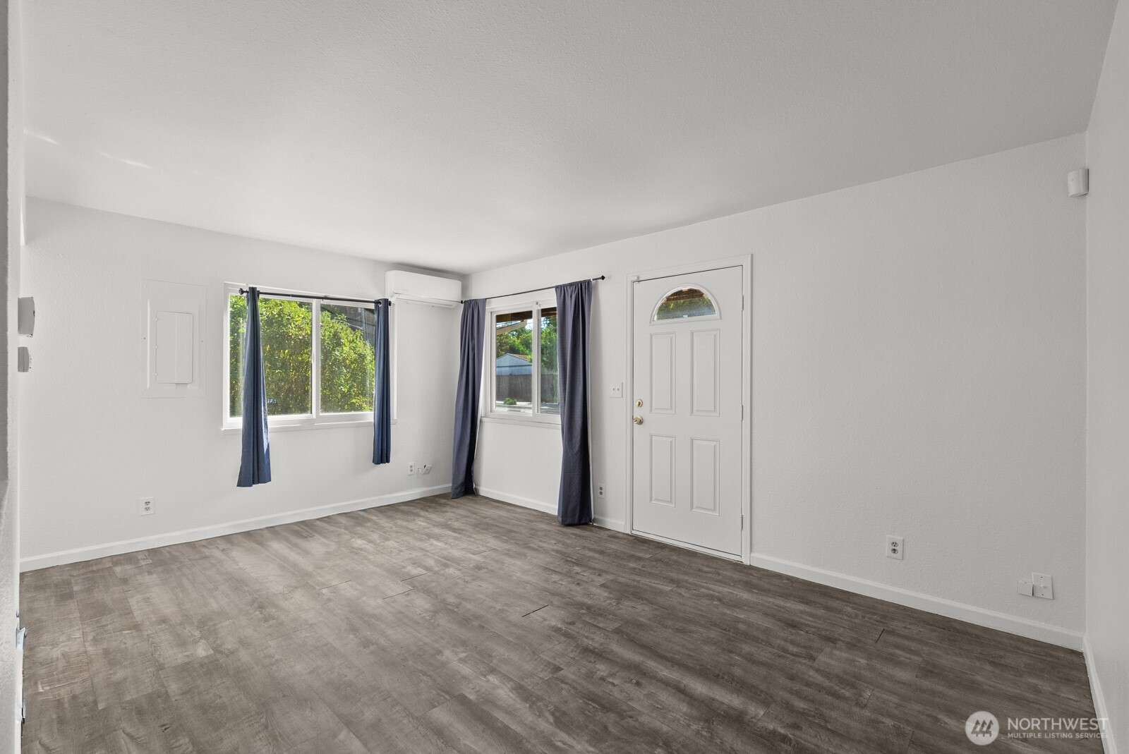 9701 Hipkins Road Property Photo 4