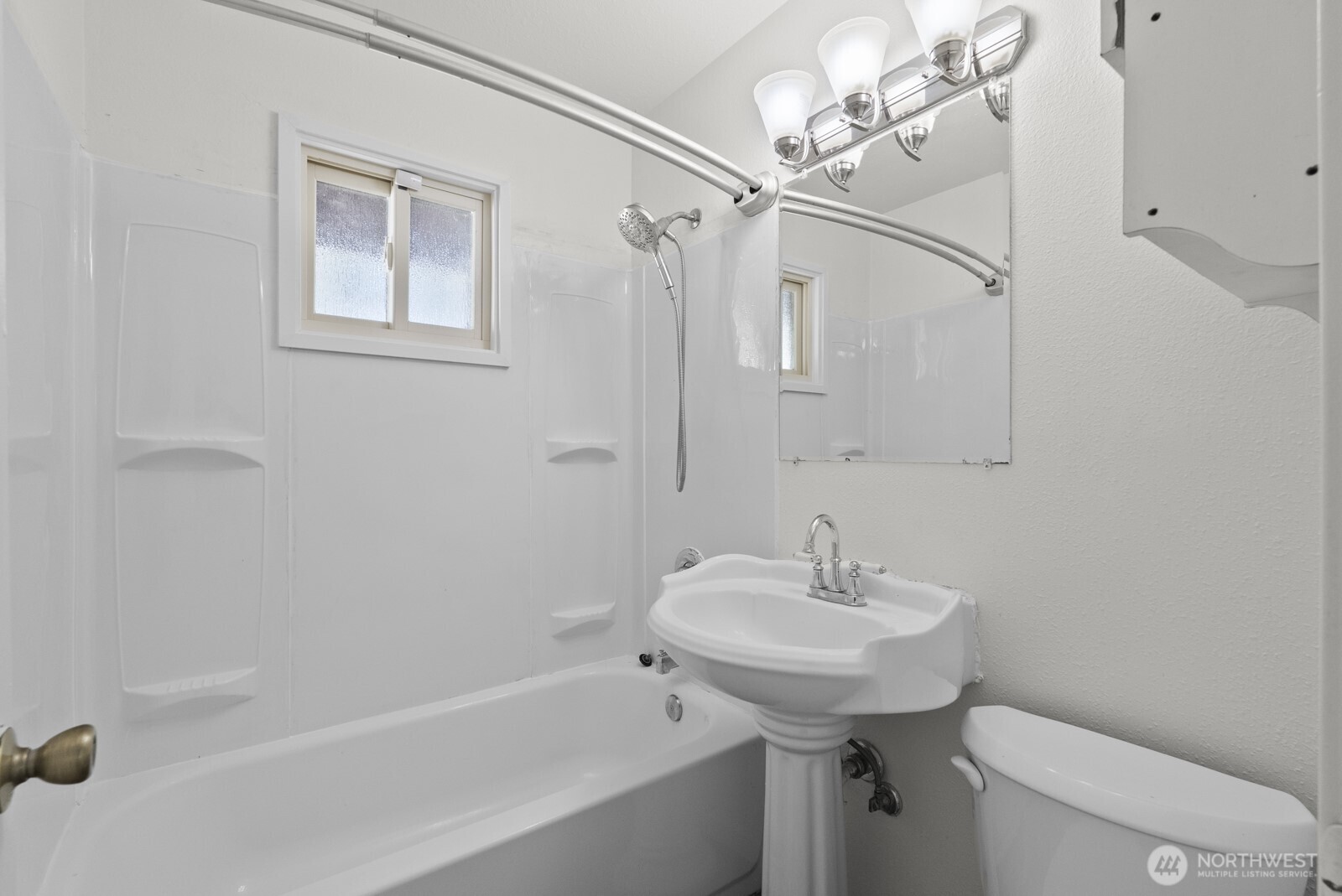 9701 Hipkins Road Property Photo 10