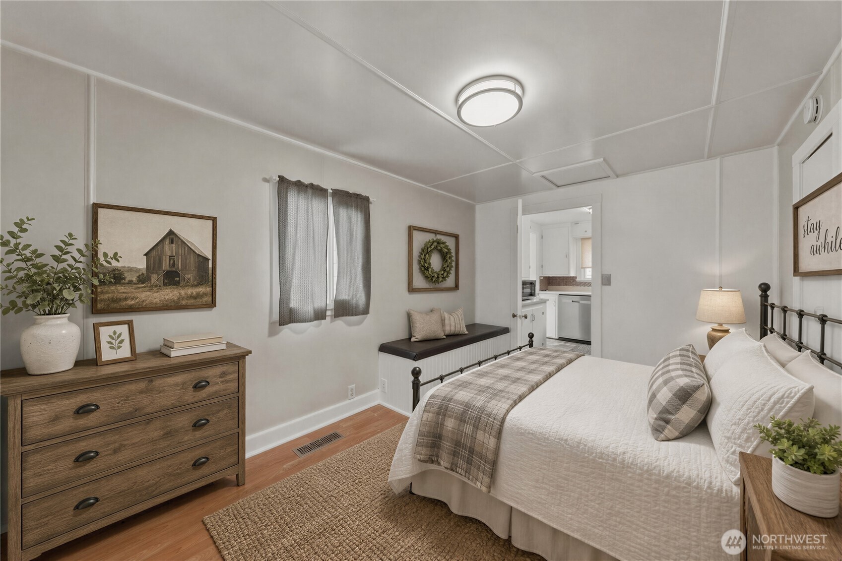 702 Lewis St Property Photo 6