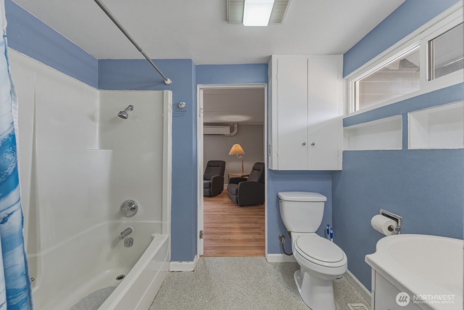 702 Lewis St Property Photo 9