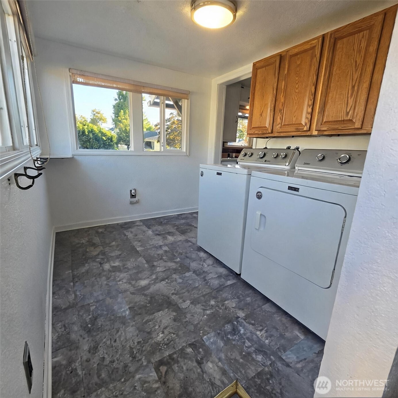 702 Lewis St Property Photo 16