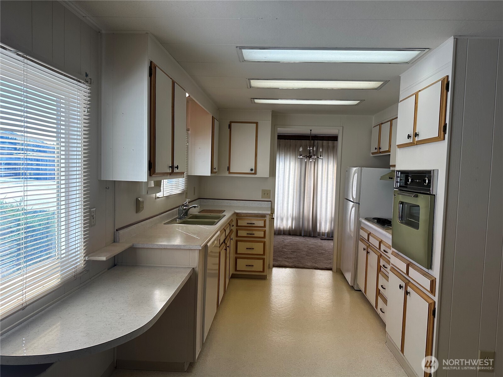 3655 Nw Cascade Ave Avenue 15 Property Photo 3