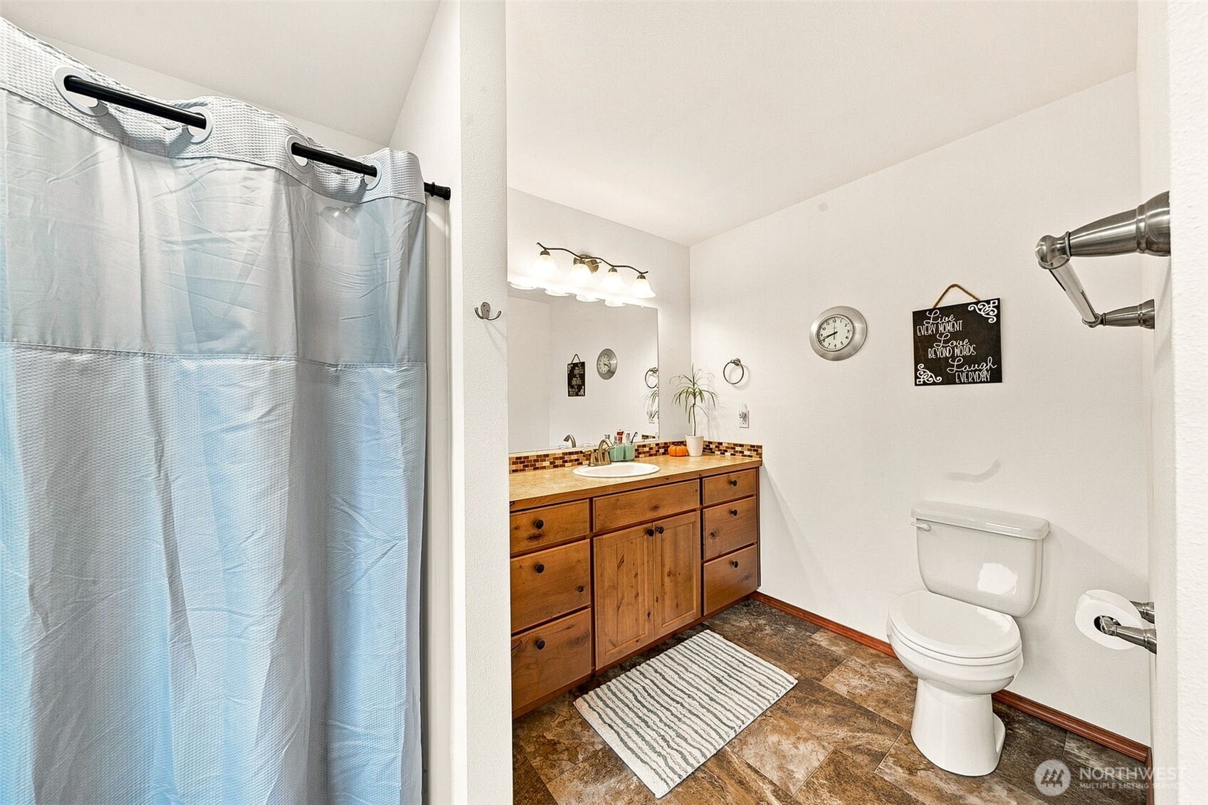 409 Snahapish Avenue Property Photo 13