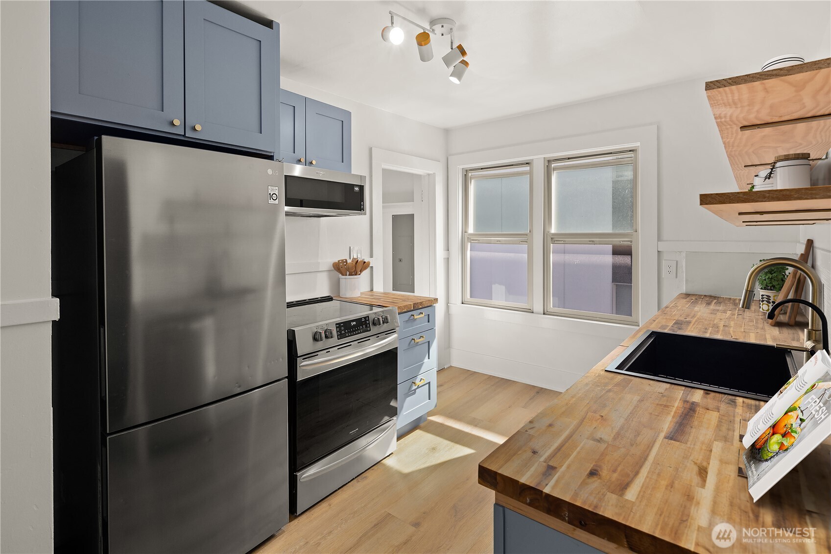 6620 Carleton Avenue Property Photo 3
