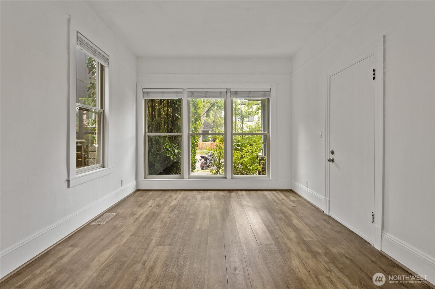 6620 Carleton Avenue Property Photo 28