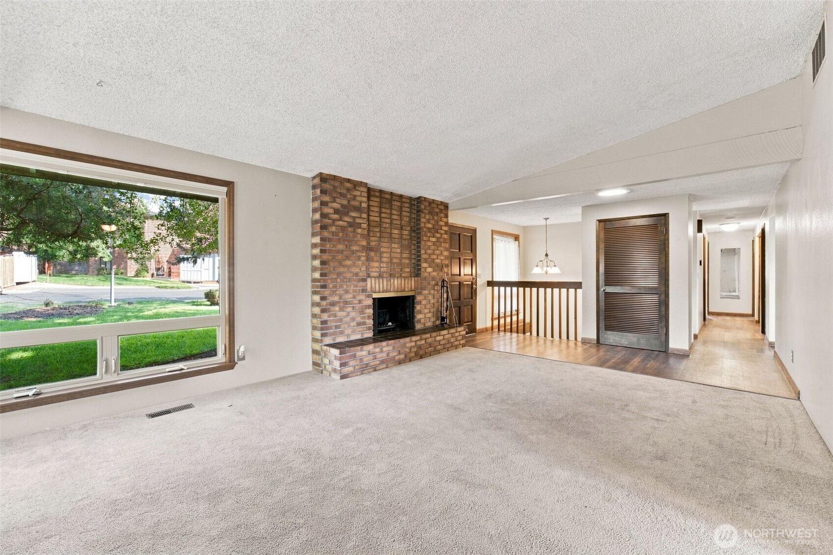 2109 Briarwood Court Property Photo 6