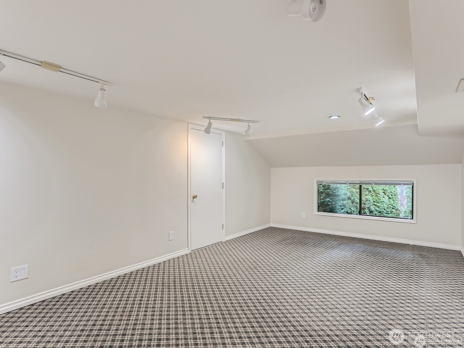 3810 110th Avenue Property Photo 9
