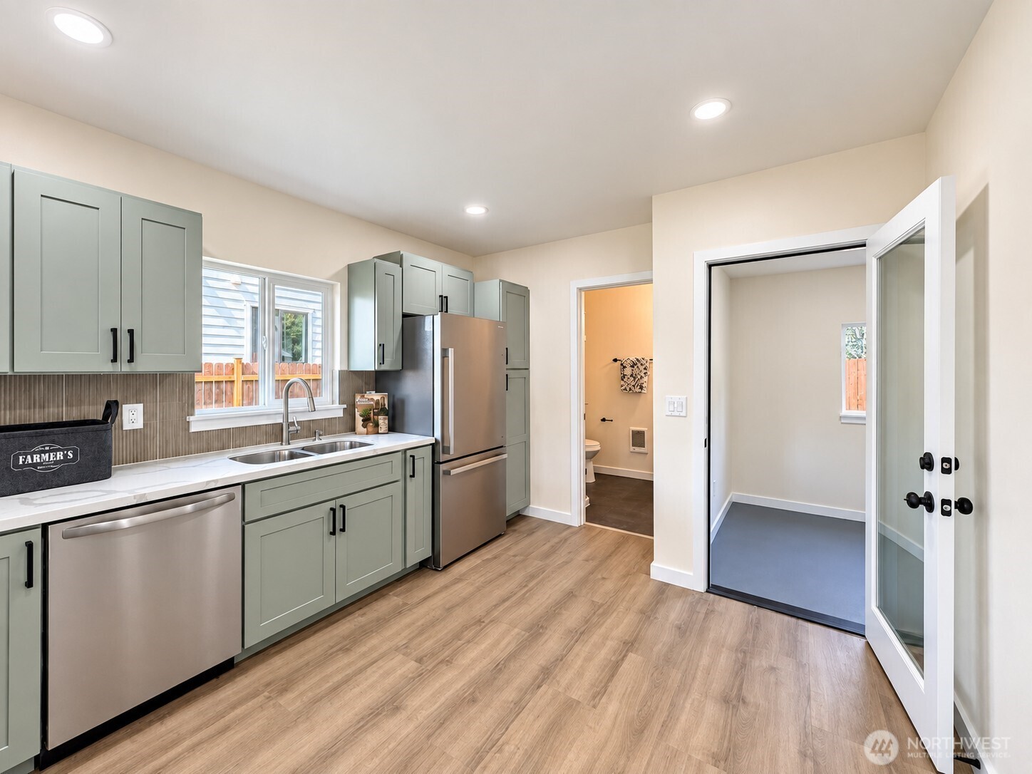 1012 Dearborn Avenue Property Photo 4